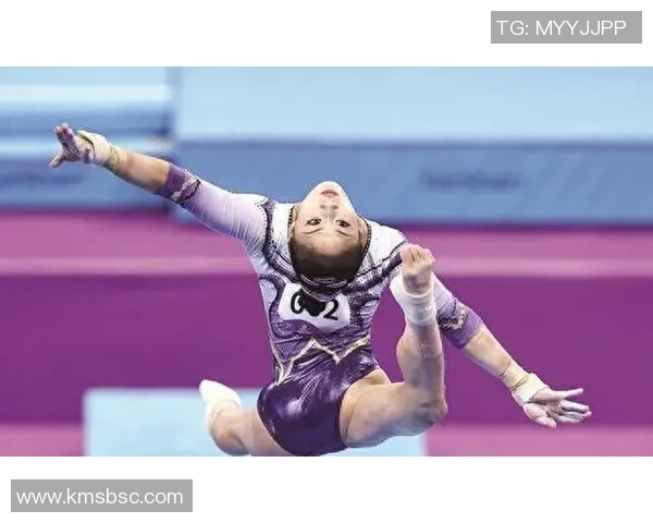 体操运动员突破自我极限，挑战身体与心理的双重极限，展现勇气与坚韧的竞技精神